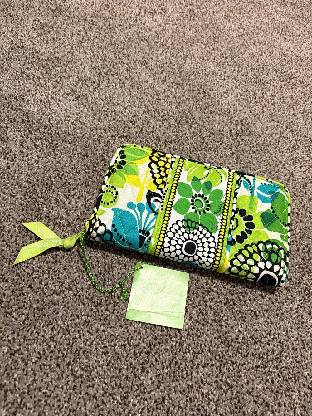 Vera Bradley Green Floral Quilted Wristlet Wallet - Home Accents